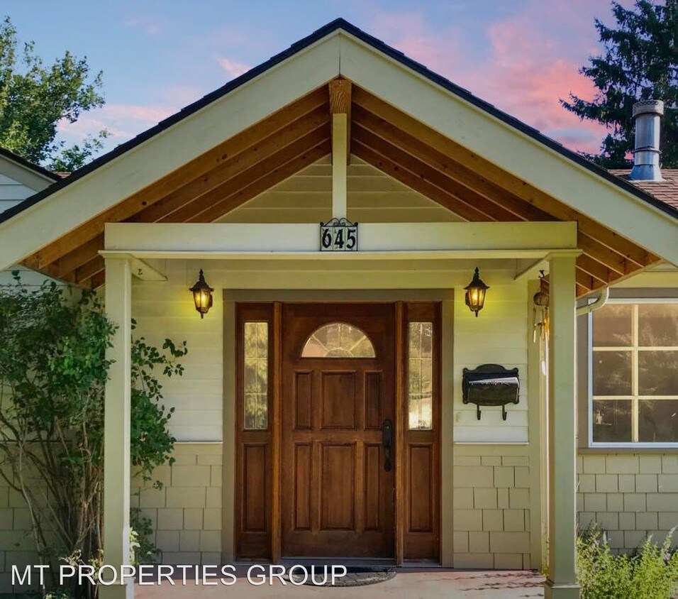 Foto principal - 3 br, 2 bath House - 645 E. Central Ave