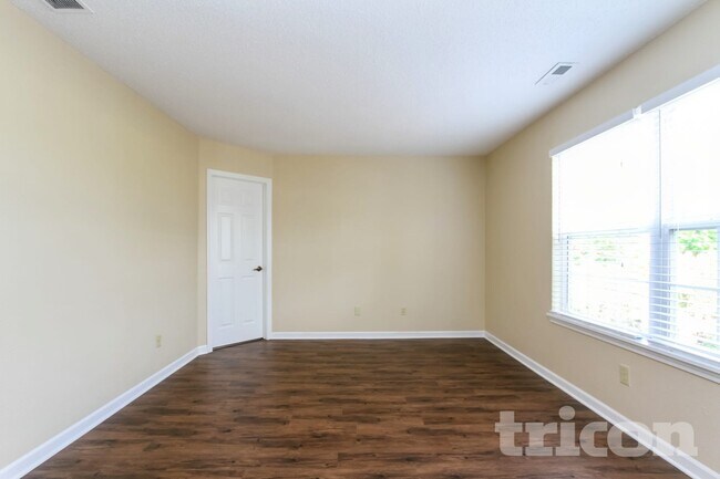 Foto del edificio - 8847 Himebaugh Ln