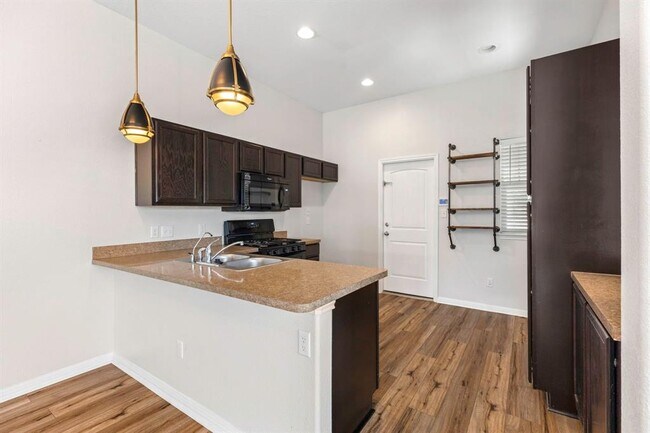 Foto del edificio - 105 Rock Bluff Ln