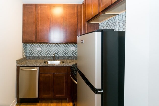 Building Photo - 553 W Arlington Pl