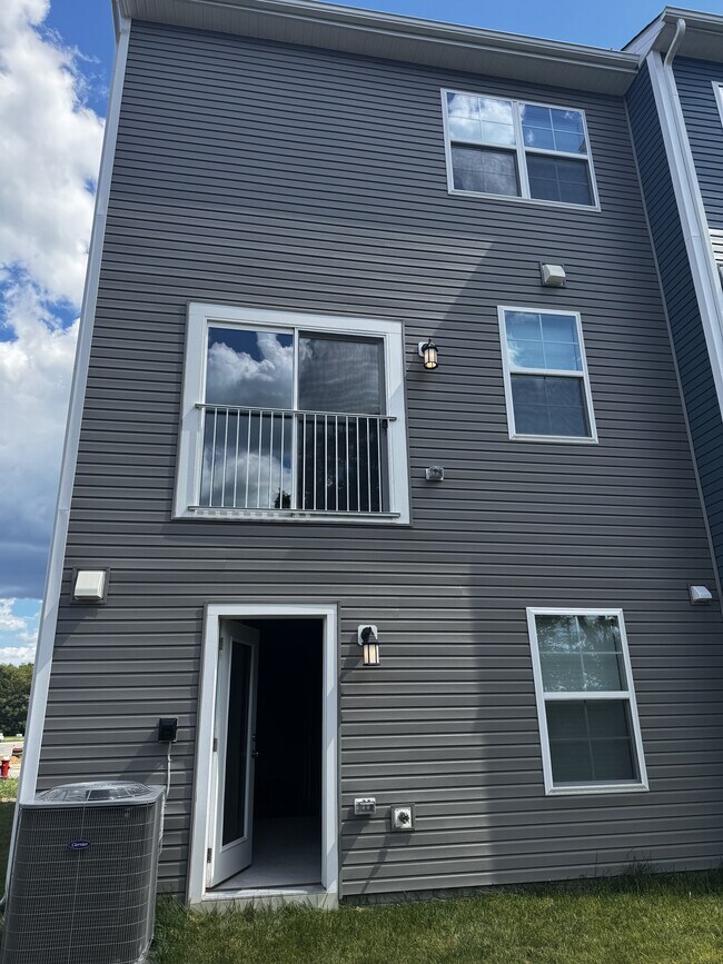 Foto del edificio - 103 Gray Silver Rd