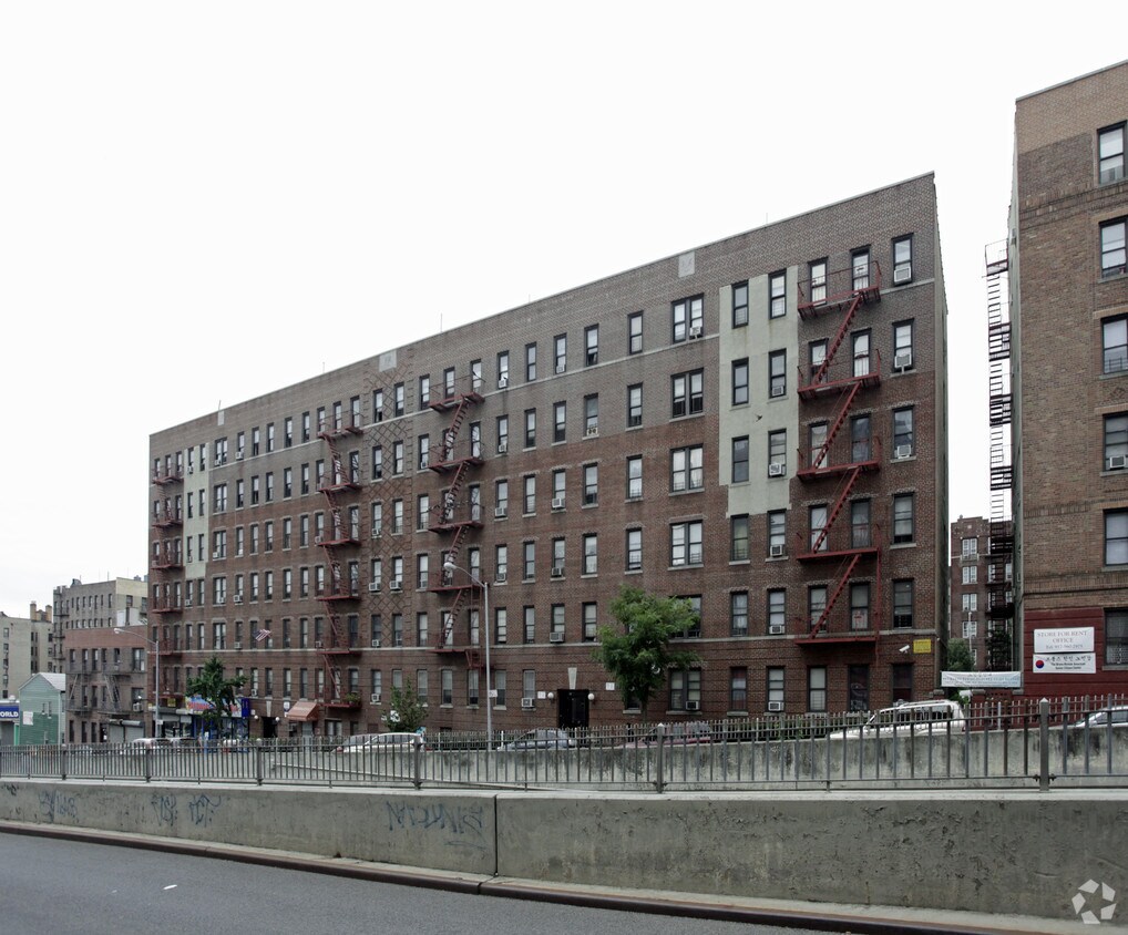 220 - 226 E 204th St - 220-226 E 204th St