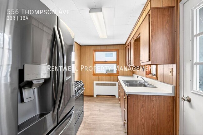 Foto del edificio - 556 Thompson Ave