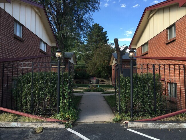 Foto del edificio - 5525 E Yale Ave