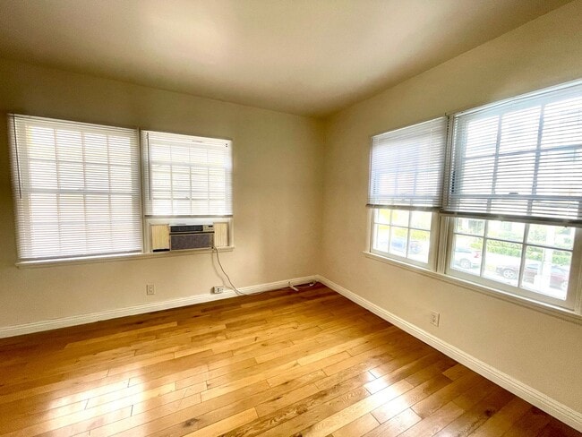 Foto del edificio - Charming Studio Near LACMA, The Grove & Melrose-Fairfax! MOVE IN READY!