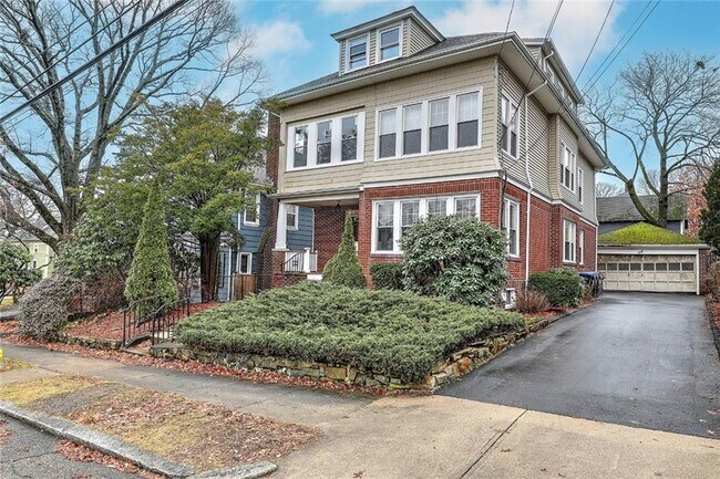 Building Photo - 113 3rd St