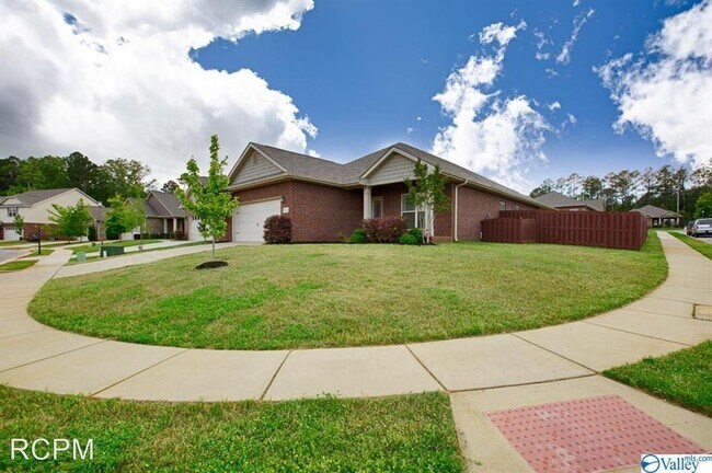 Foto del edificio - 4 br, 2 bath House - 332 Acorn Grove Lane