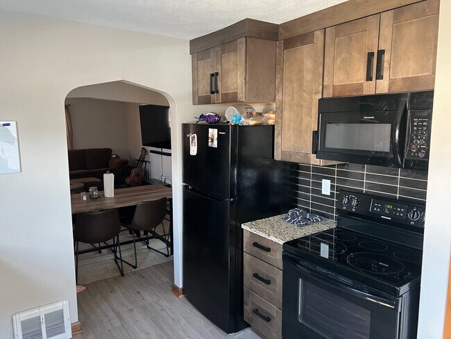 Foto del edificio - 2120 S Norton Ave