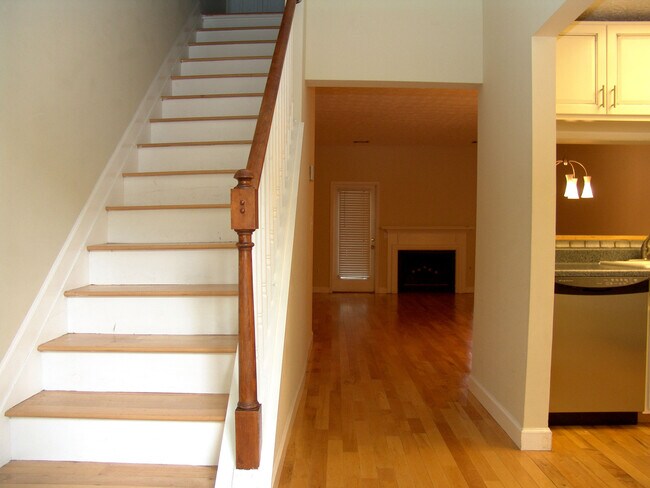 Foto del edificio - 2 Bedroom Condo in Dunwoody Plantation