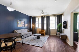 Building Photo - 925 Common St