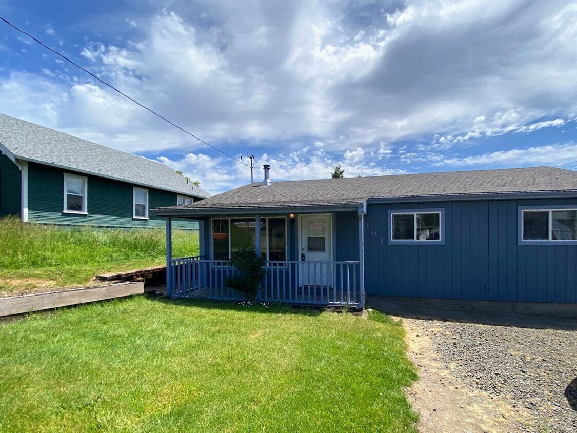 3 br, 1 bath House 661 NE Meadow Ave House Rental in Roseburg, OR
