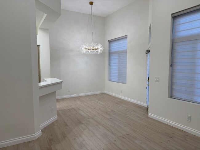 Building Photo - Fully Remodeled 2bed/2bath Townhouse.