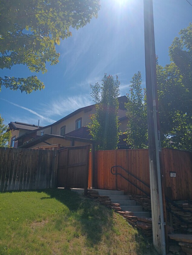 Foto principal - 720 S River St