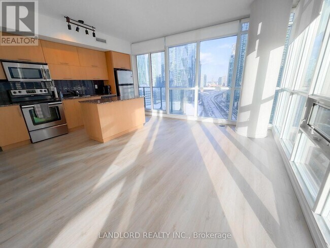 Photo du bâtiment - 55 Bremner Blvd