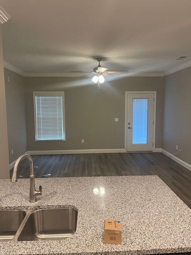 Foto del edificio - Brand New Units, Extra Nice, 2 bedroom