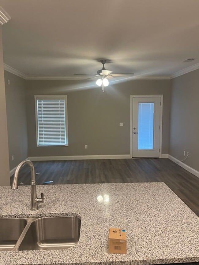 Building Photo - Brand New Units, Extra Nice, 2 bedroom