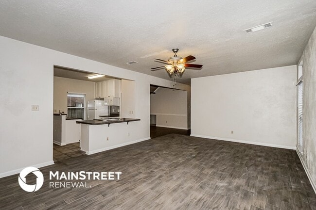 Building Photo - 7897 Bentwood Cir