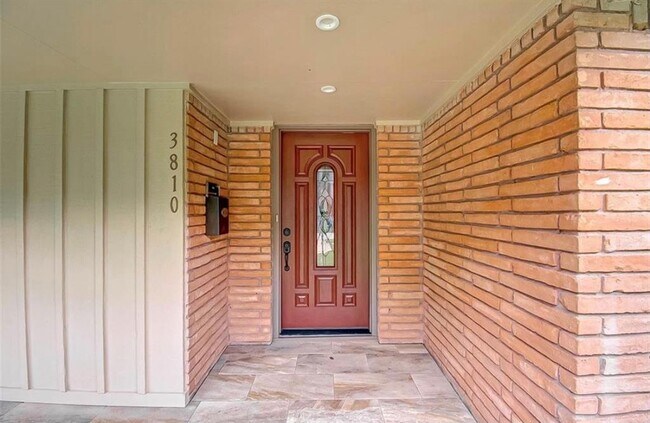 Foto del edificio - 3810 Wickersham Ln