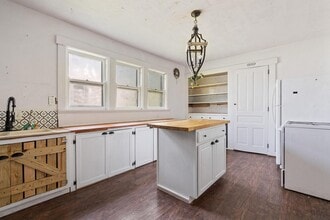 Building Photo - 2225 Catalpa Dr.