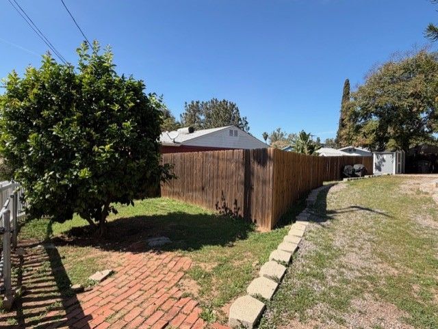 Foto del edificio - 1743 La Cresta Blvd