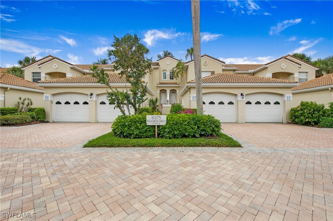 Foto principal - 8375 Excalibur Cir
