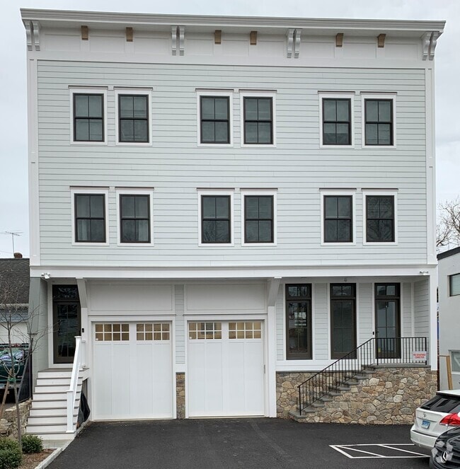 Building Photo - 4 Armonk St