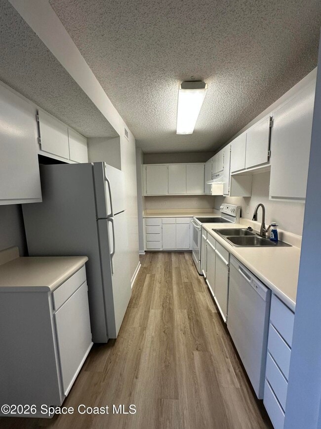 Building Photo - 3550 Sable Palm Ln