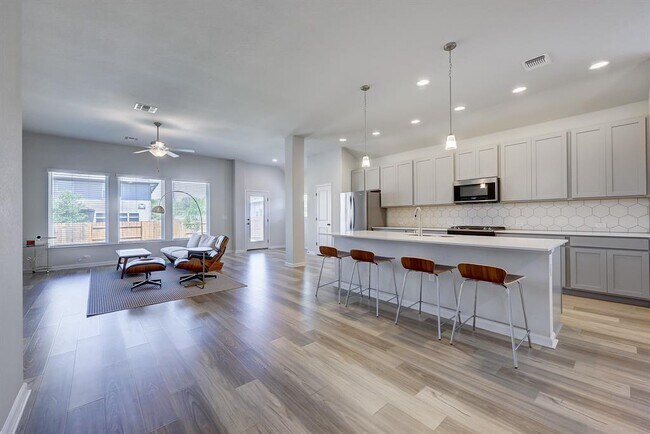 Foto del edificio - 7708 Donnelley Dr