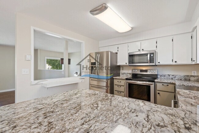 Foto del edificio - 3 Bedroom 2 Bath home with unique charm right off of 15th in Coeur d'Alene!