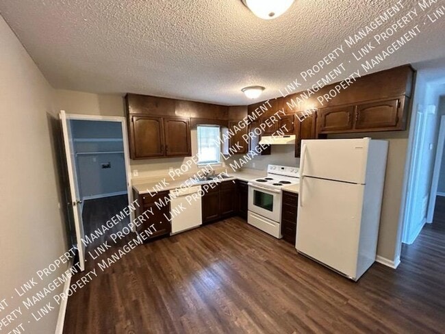 Building Photo - Coming in August!  Renovated 2 bedroom Dup...