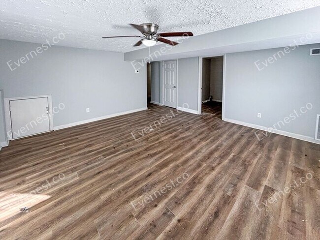 Building Photo - 221 Whipporwill Way