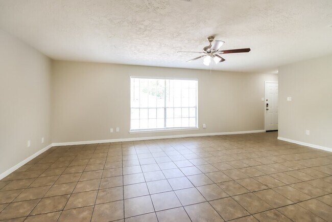 Foto del edificio - 8514 Forest Point Dr