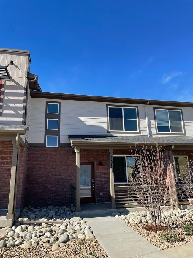 Building Photo - Updated 3 Bedroom Townhome Available July