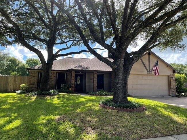 Building Photo - 2523 Meadowhurst Dr
