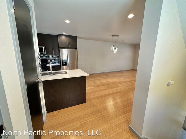 Building Photo - 3 br, 3 bath House - 1465 S Columbian Way
