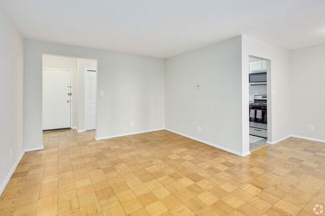 Building Photo - Finian's Court Apartments