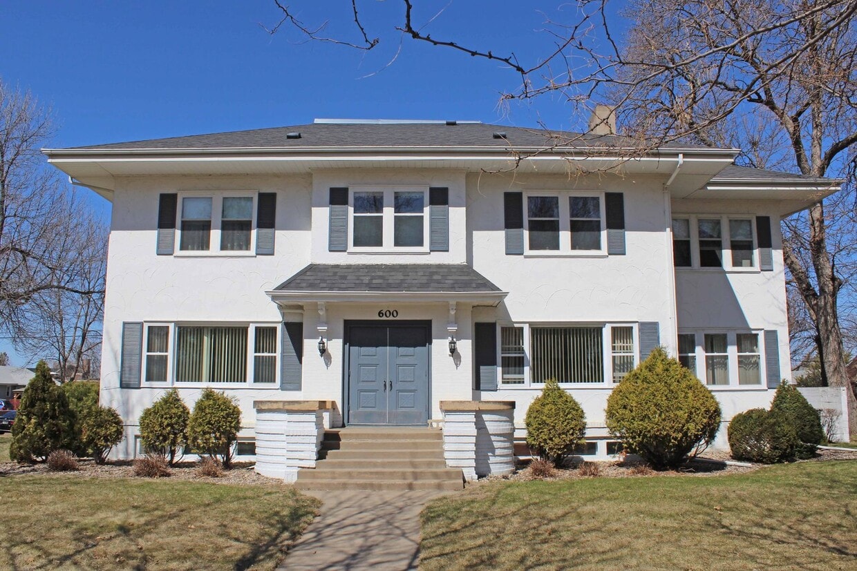 Foto principal - All Utilites and Fully Furnished 2 Bedroom!