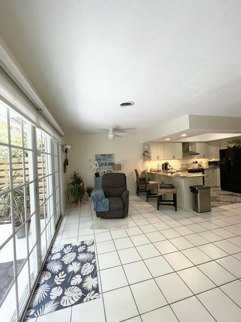 Foto del edificio - 266 NE Wavecrest Way