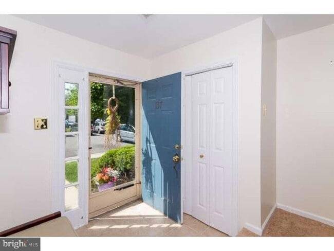 Foto del edificio - 137 Discovery Ct