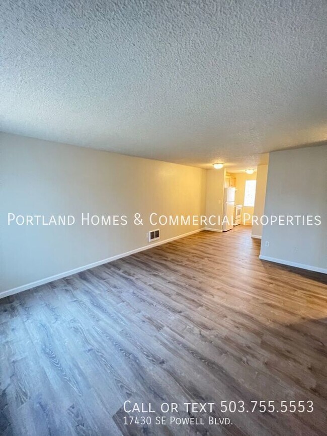 Building Photo - Fully Remodeled 2 Bedroom