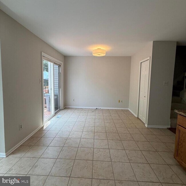 Building Photo - 8442 Springfield Oaks Dr