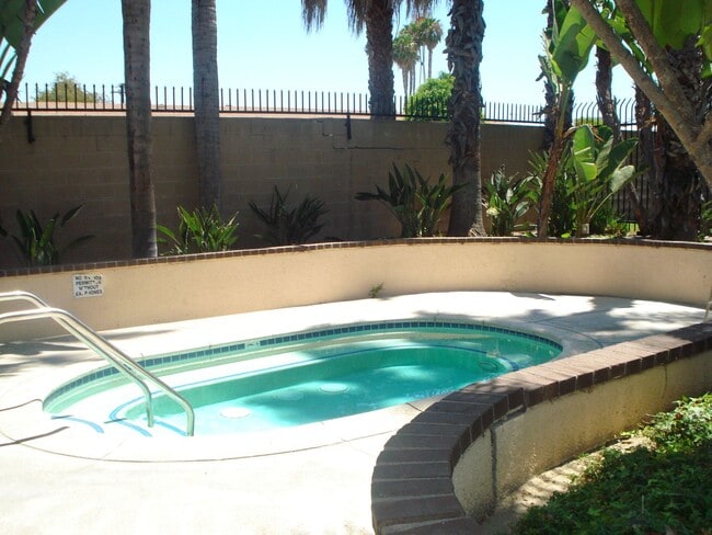 Building Photo - HARBOR MANOR CONDOS! ACROSS FROM HARBOR UCLA MED CTR IMMACULATE  2 bdrm 2 ba. CONDO FOR LEASE!
