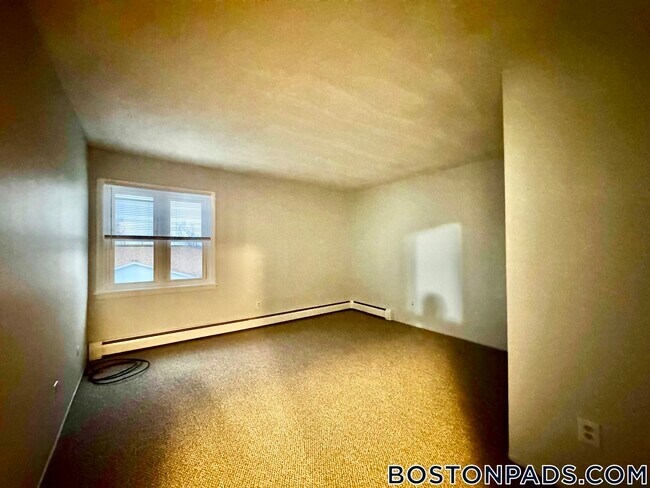 Foto del edificio - 675 N Main St