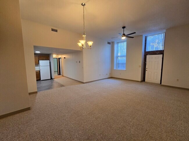 Foto del edificio - 147 Rawson Rd