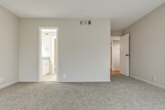 Building Photo - 1643 S Kirkwood Rd