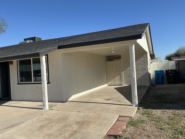 Foto del edificio - 1629 N 73rd Dr