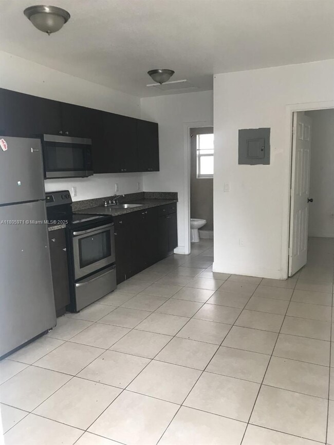Foto del edificio - 155 NE 59th St
