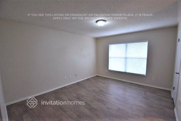 Foto del edificio - 15840 Bay Lakes Trail