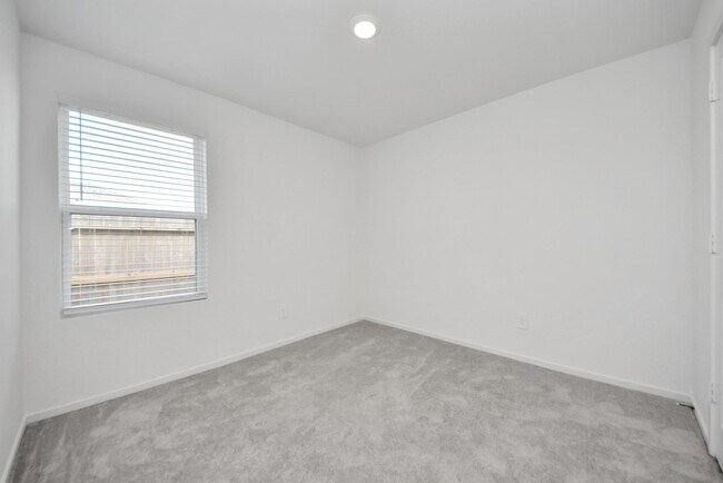 Building Photo - 248 Hazy Pnes Ln