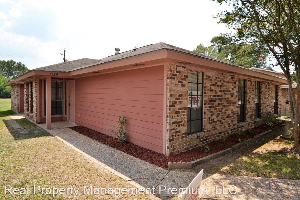 3 br, 2 bath House 1120 Willow Creek Dr House Rental in Zachary, LA